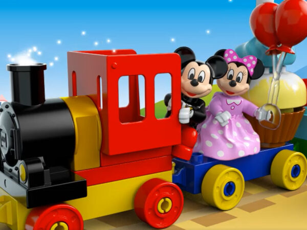 LEGO Disney: Mickey & Minnie Birthday Parade